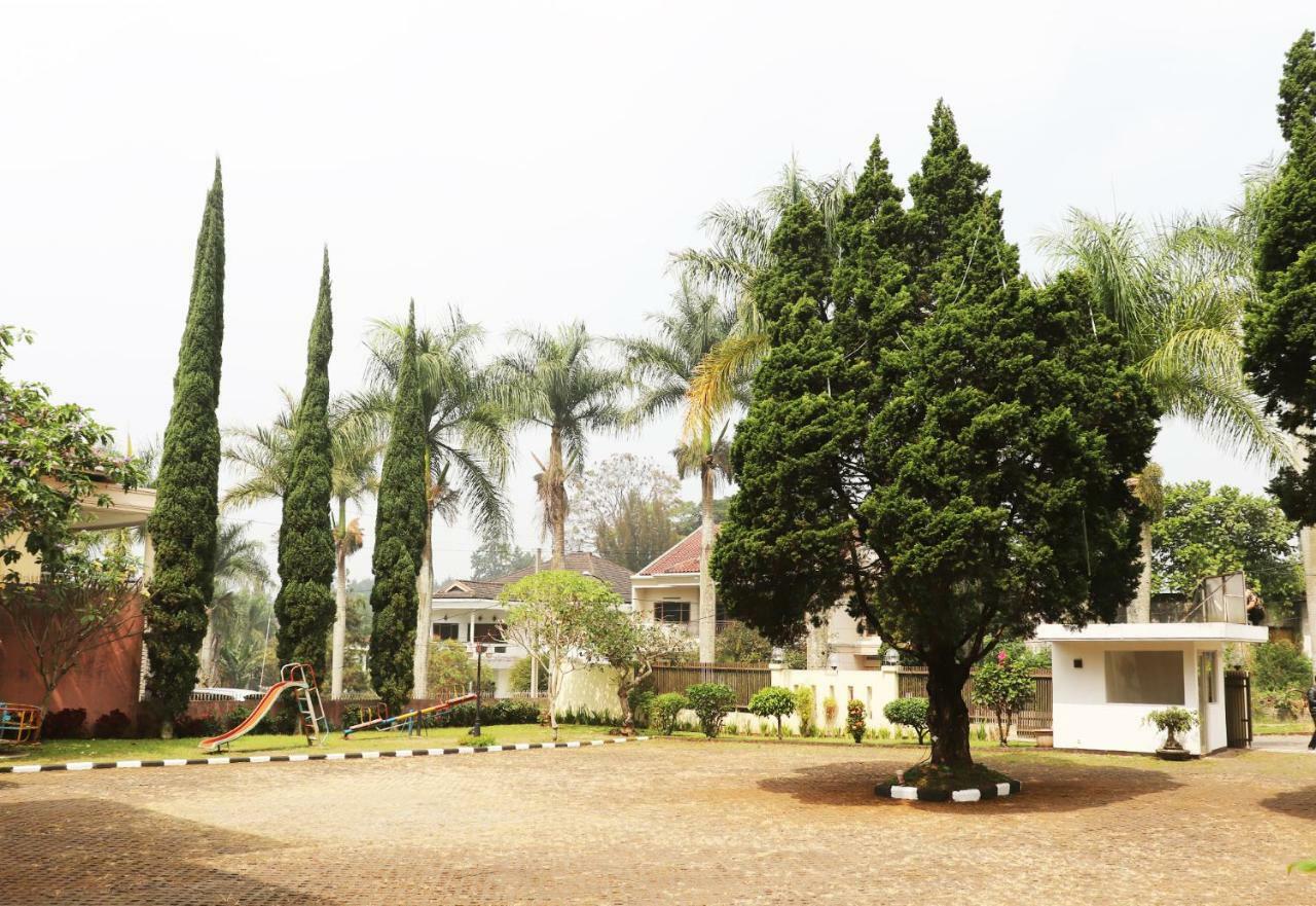 Puri Bernadi Guest House Lembang Exterior foto