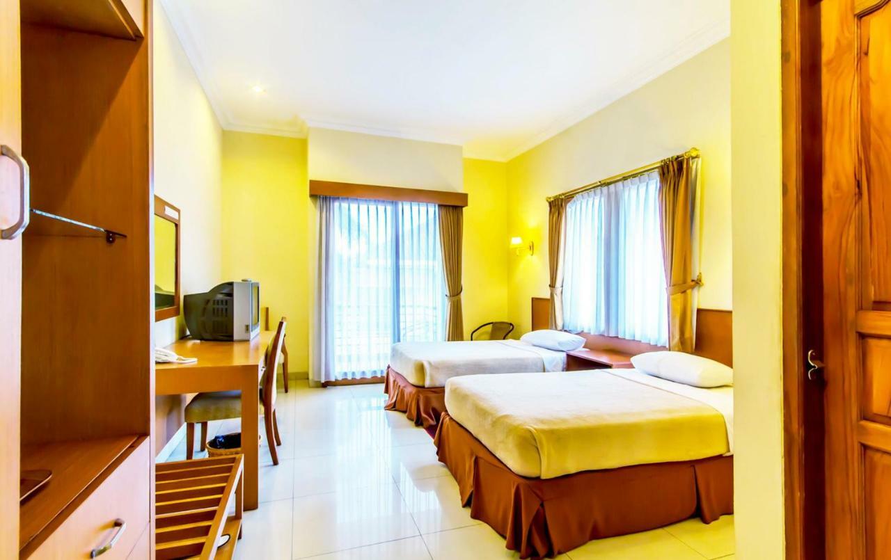 Puri Bernadi Guest House Lembang Exterior foto
