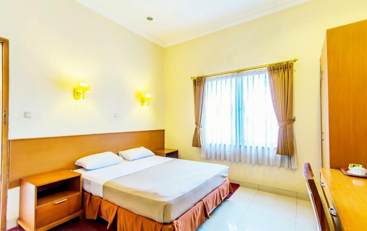 Puri Bernadi Guest House Lembang Exterior foto