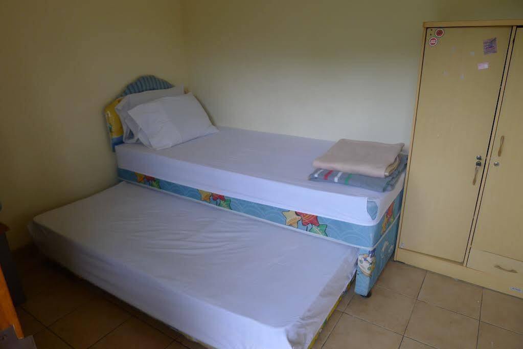 Puri Bernadi Guest House Lembang Exterior foto